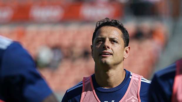 Chicharito trotando
